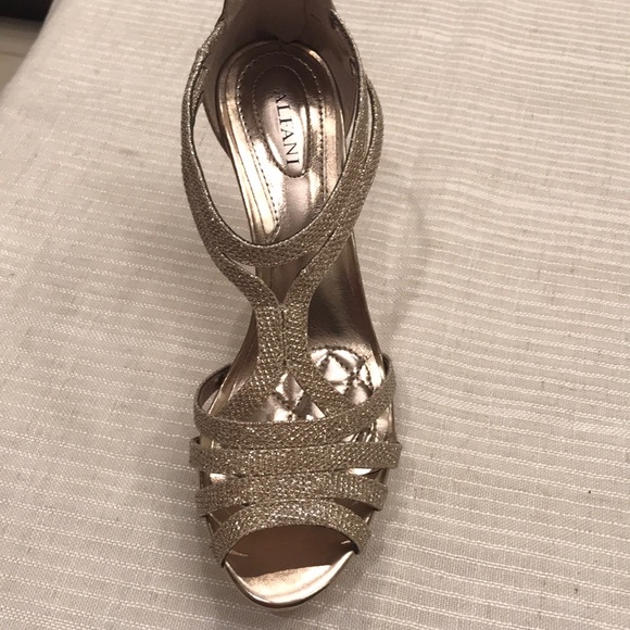 👠 Stunning Alfani  Sparkly Gold Heels 6.5m EUC 👠 - Picture 4 of 8